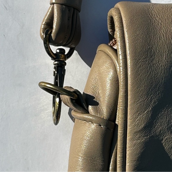 Stone Mountain USA Vintage Taupe Soft Leather Shoulder Bag Magnetic Flap Closure - Picture 11 of 14